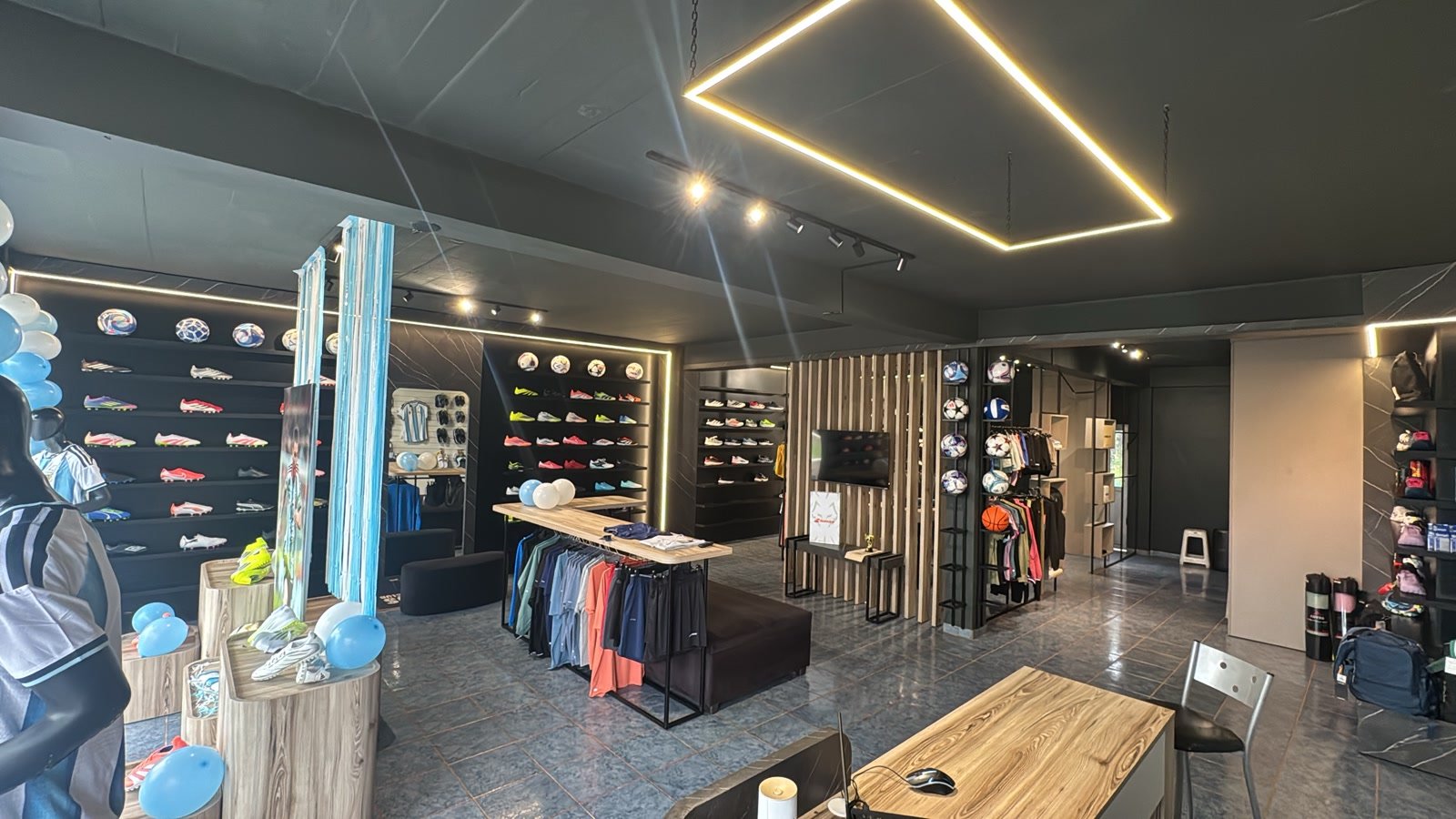 Pelotas y accesorios deportivos